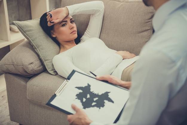 Poradnia zdrowia psychicznego co to jest i kiedy warto z niej skorzystać?