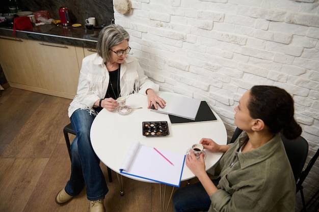 Ile kosztuje wizyta u psychoterapeuty i od czego zależą ceny?